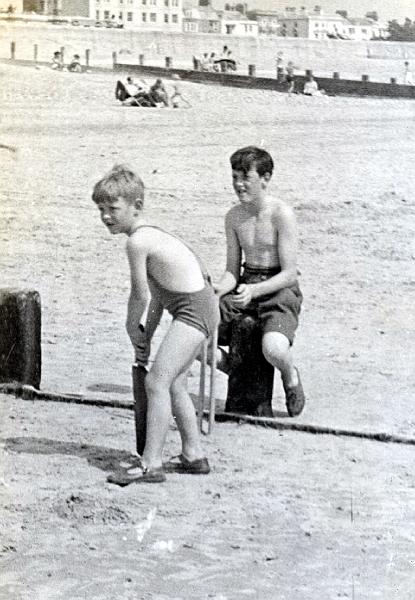 Roger005.jpg - Beach cricket with the Bolam family - around 1947
