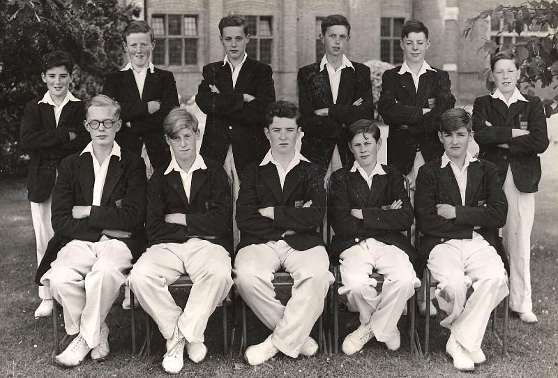 Roger012.jpg - U16 Cricket Team - around 1954