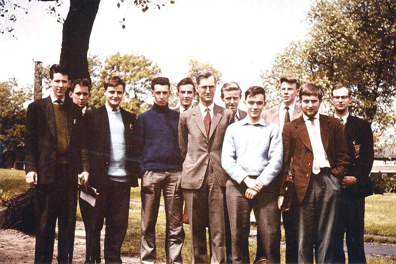 Roger015.jpg - The Class of 1957 with Professor Meredith Thring - Sheffield University - Department of Fuel technology and Chemical Engineering