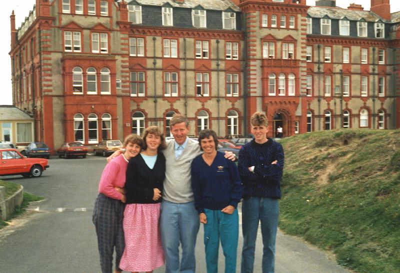 Roger035.jpg - The family - Headlad Hotel, Newquay, 1989